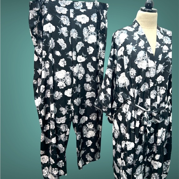 BEAUTIFUL LINGERED SET•BELTED ROBE+ LONG PANTS + SHORTS•ALL WITH POCKETS•NEW•XXL - Picture 5 of 14